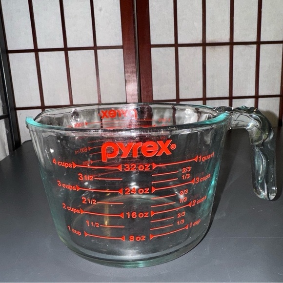 Pyrex Other - Pyrex 4 Cups 32 Oz 1000 ML 1 QT Large Clear Glass Measuring Bowl Cup Red USA